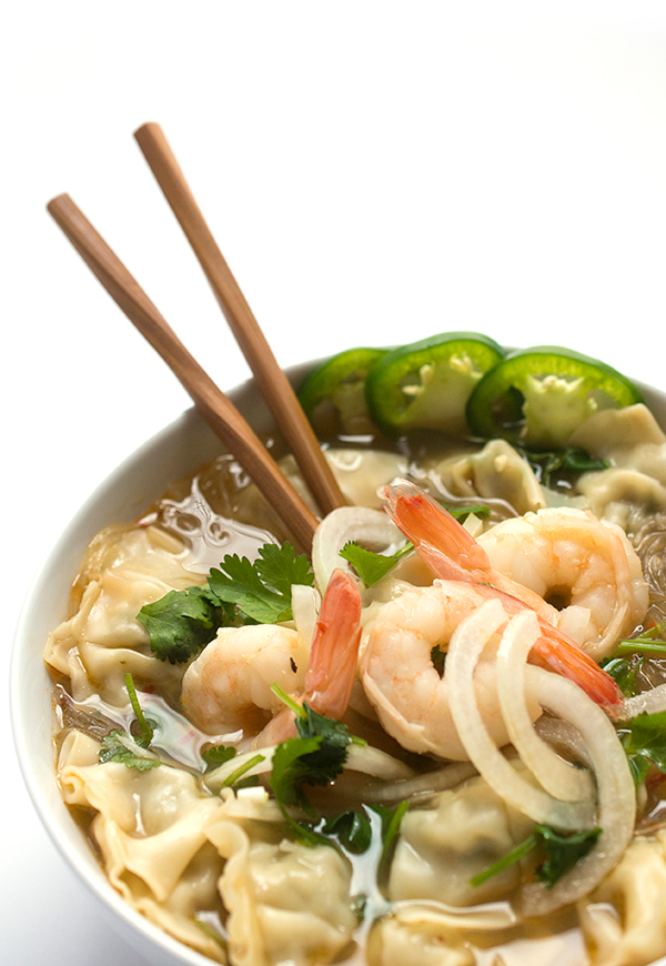 Wonton-Soup-with-Shrimp-and-Rice-Noodles-a-fast-10-minute-Asian-soup-recipe