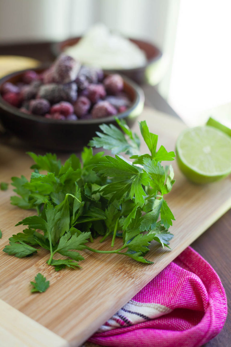 Healthy Fresh Berry Lime Parsley Smoothie Recipe