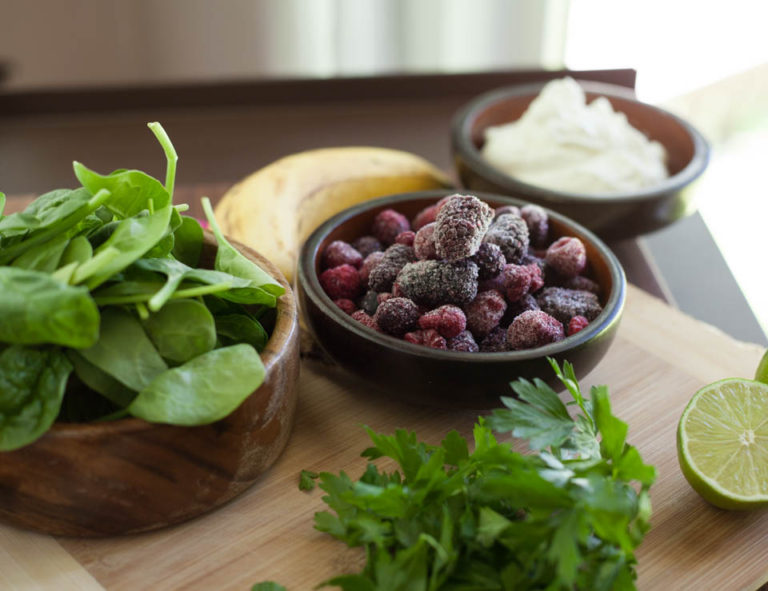 Healthy Fresh Berry Lime Parsley Smoothie Recipe